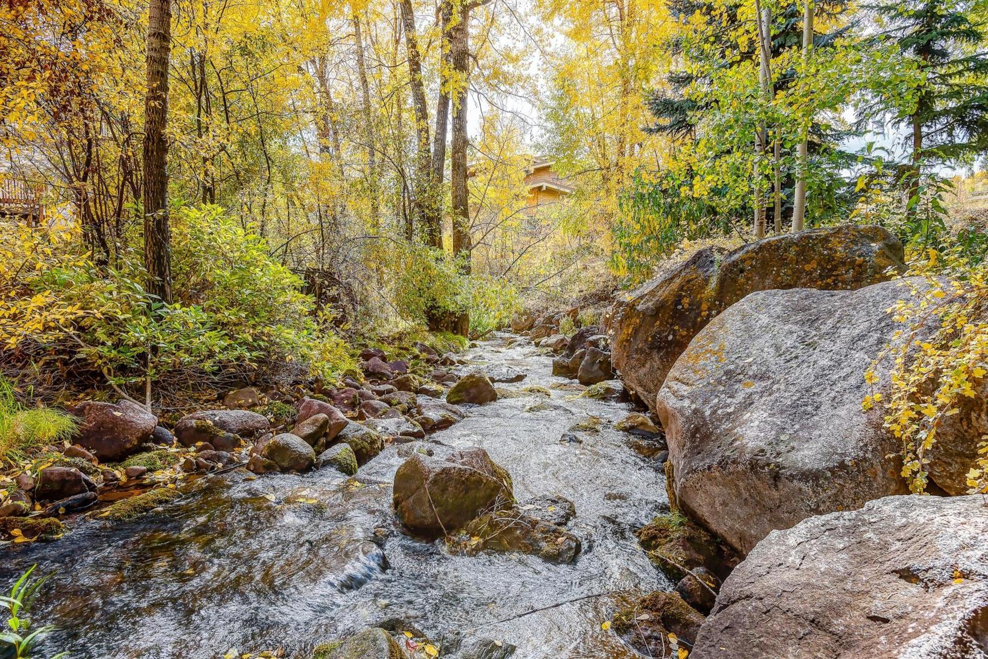 ベール Peaceful Creek View From The Deck! Walk To Shuttleヴィラ エクステリア 写真