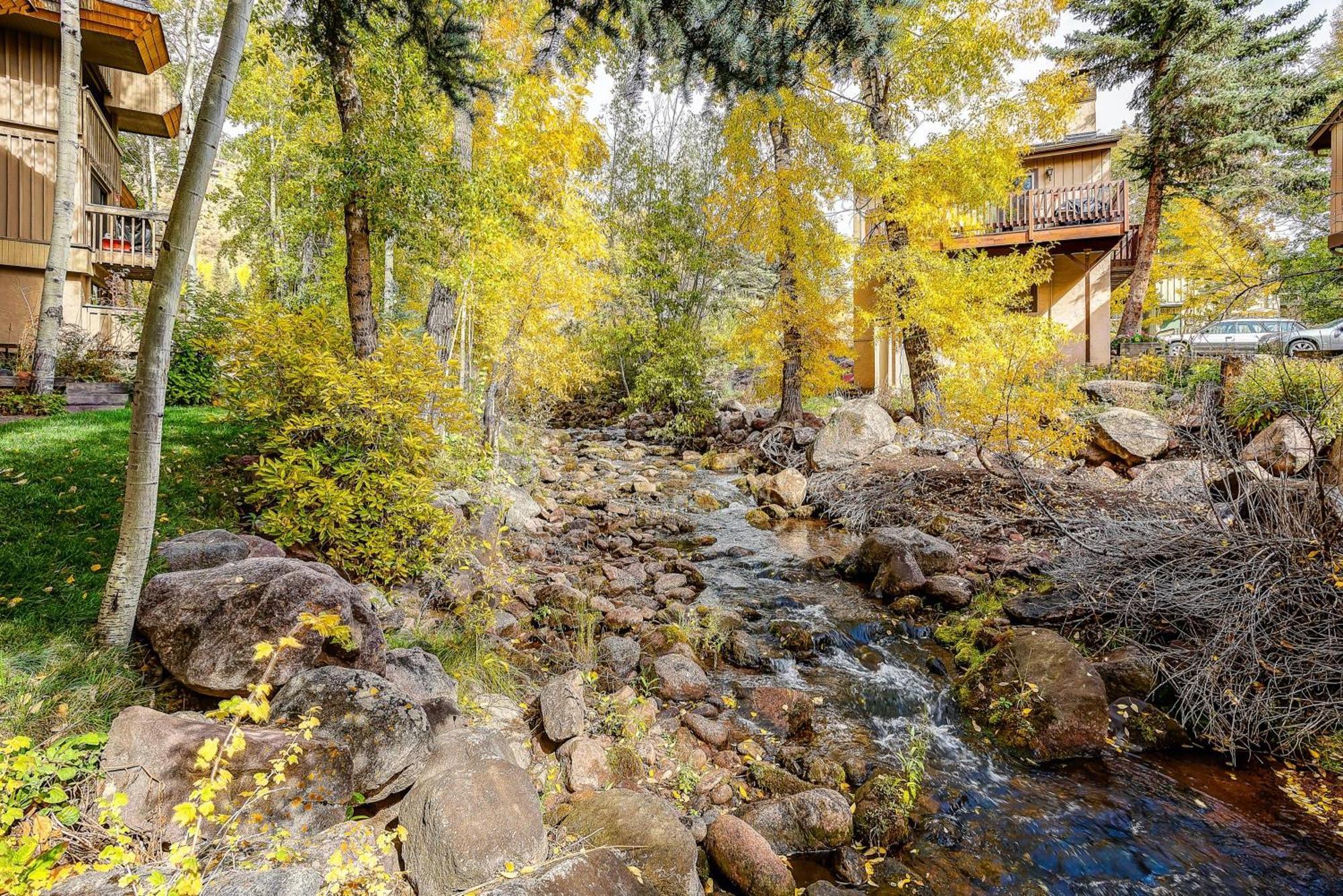 ベール Peaceful Creek View From The Deck! Walk To Shuttleヴィラ エクステリア 写真